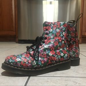 Dr. Marten Floral Pascal 8-Eye Boot